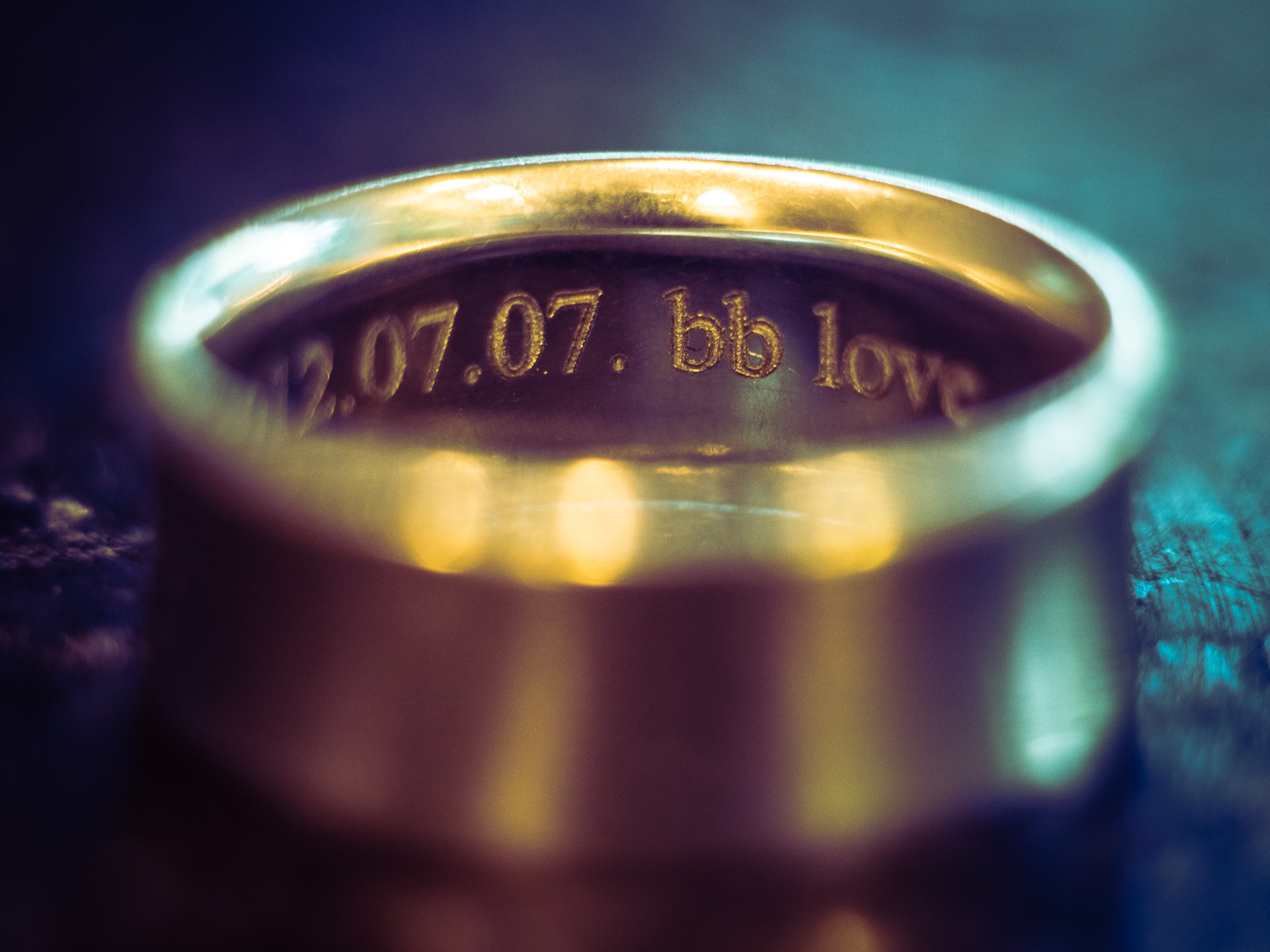 Wedding ring photographed with a Helios 44-2 2/58 lens and macro extension tubes
